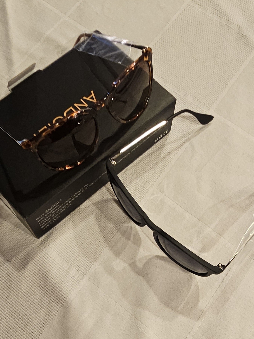 New AnDoilt WOMEN'S Pair of Sunglasses - Tortoiseshell & Black